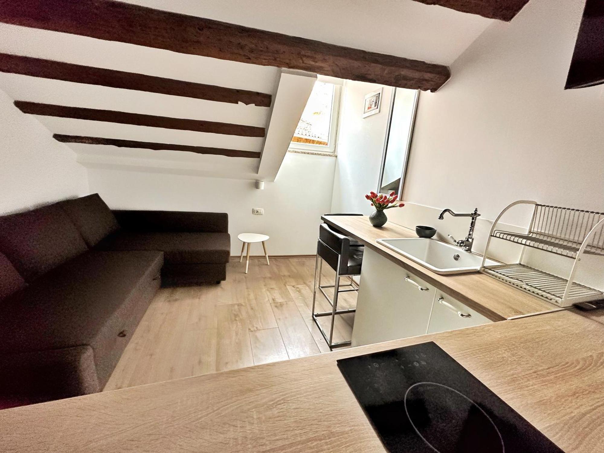 Romeo Apartments Rovigno Екстериор снимка